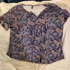 Allegrace 2x short sleeve patterned top with 3 buttons